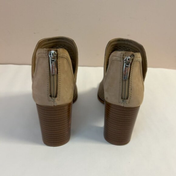Vince Camuto Tan Leather Peep-Toe Heels - Size 8M - Picture 2 of 4